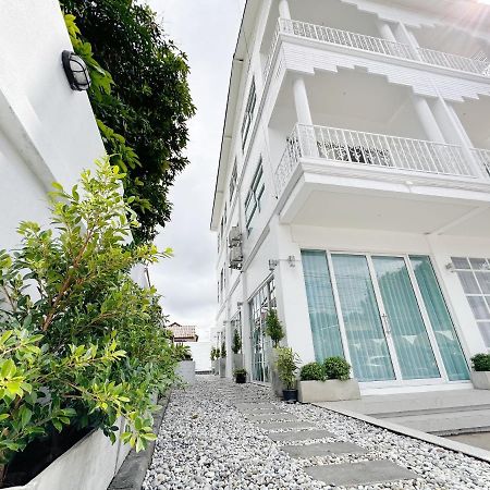 Hostel The White House Rachamankha เดอะ ไวท์เฮ้าส์ ราชมรรคา Chiang Mai Exterior foto
