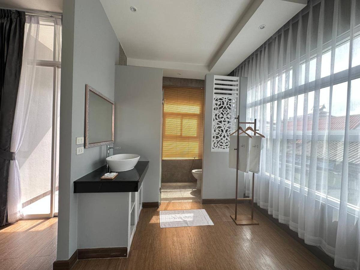Hostel The White House Rachamankha เดอะ ไวท์เฮ้าส์ ราชมรรคา Chiang Mai Exterior foto