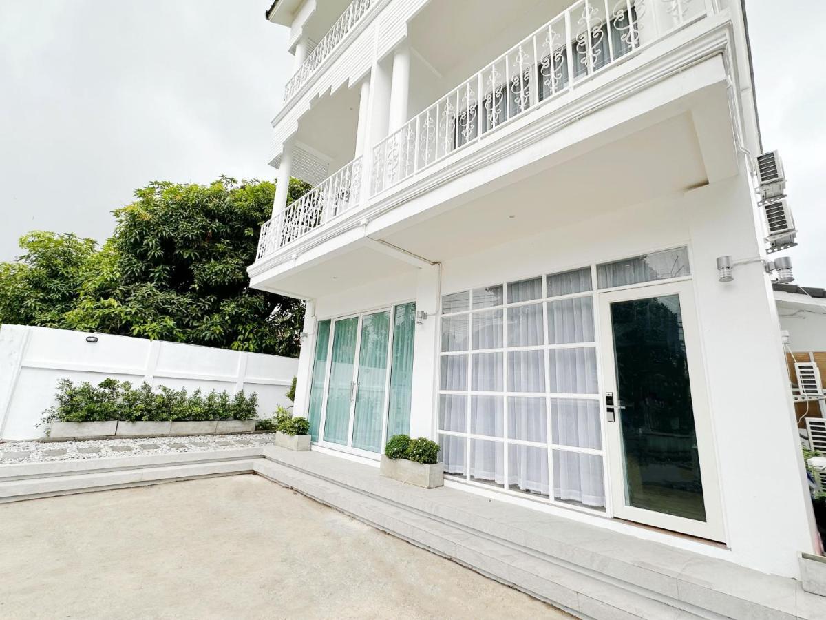 Hostel The White House Rachamankha เดอะ ไวท์เฮ้าส์ ราชมรรคา Chiang Mai Exterior foto
