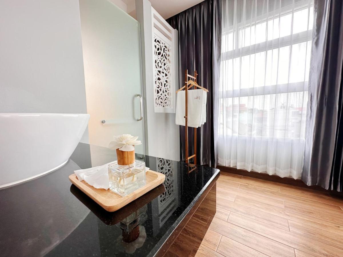 Hostel The White House Rachamankha เดอะ ไวท์เฮ้าส์ ราชมรรคา Chiang Mai Exterior foto