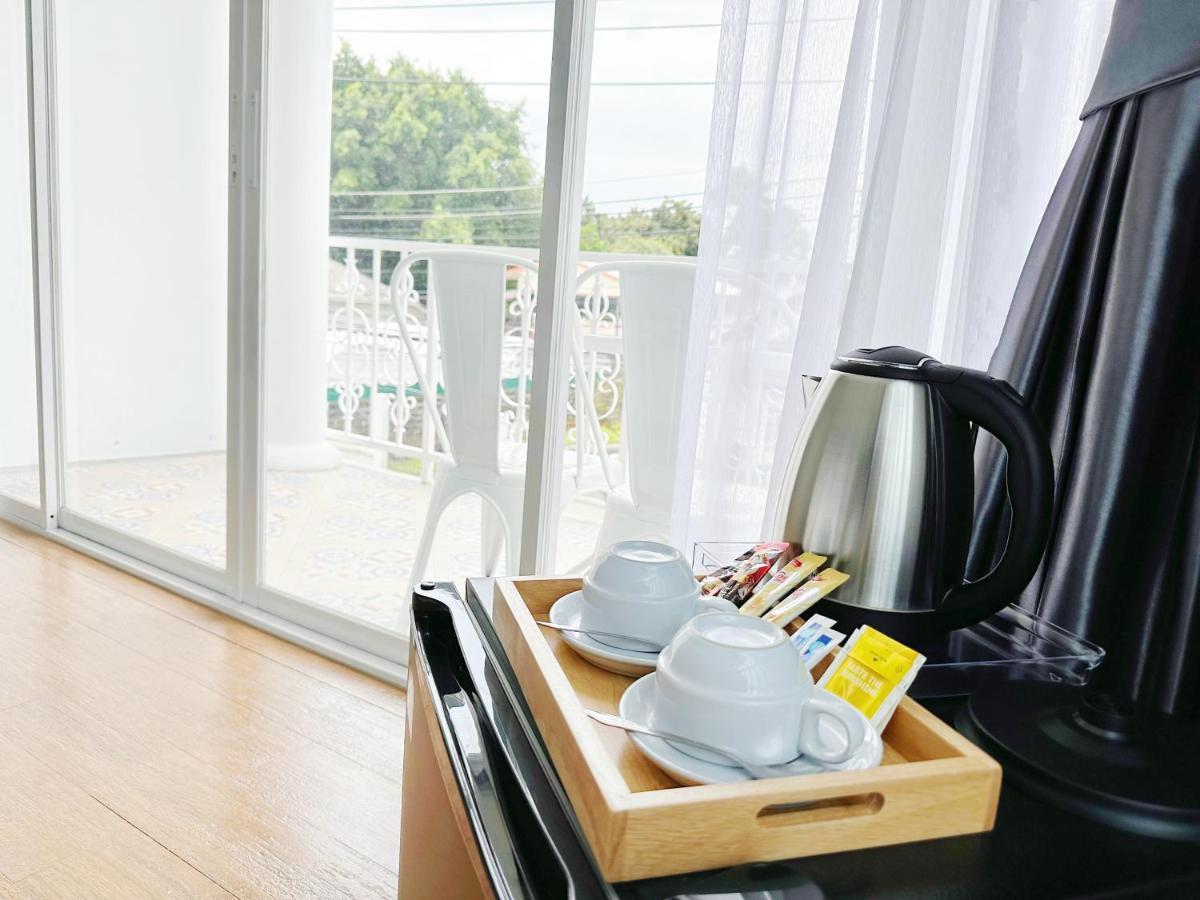 Hostel The White House Rachamankha เดอะ ไวท์เฮ้าส์ ราชมรรคา Chiang Mai Exterior foto