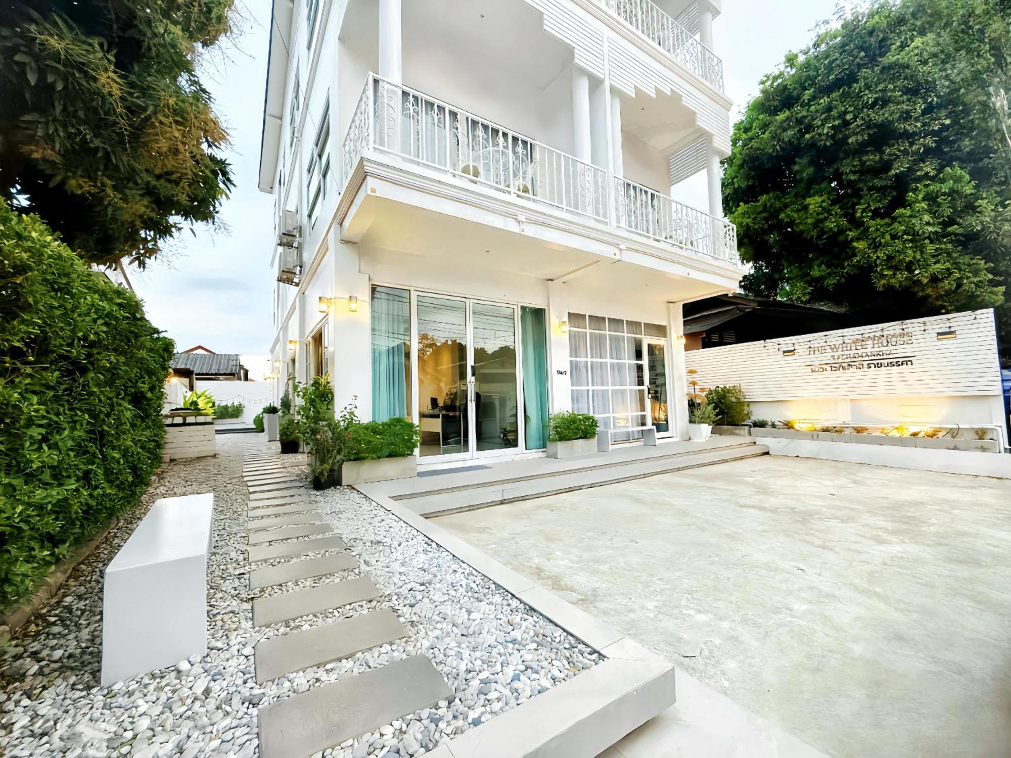 Hostel The White House Rachamankha เดอะ ไวท์เฮ้าส์ ราชมรรคา Chiang Mai Exterior foto